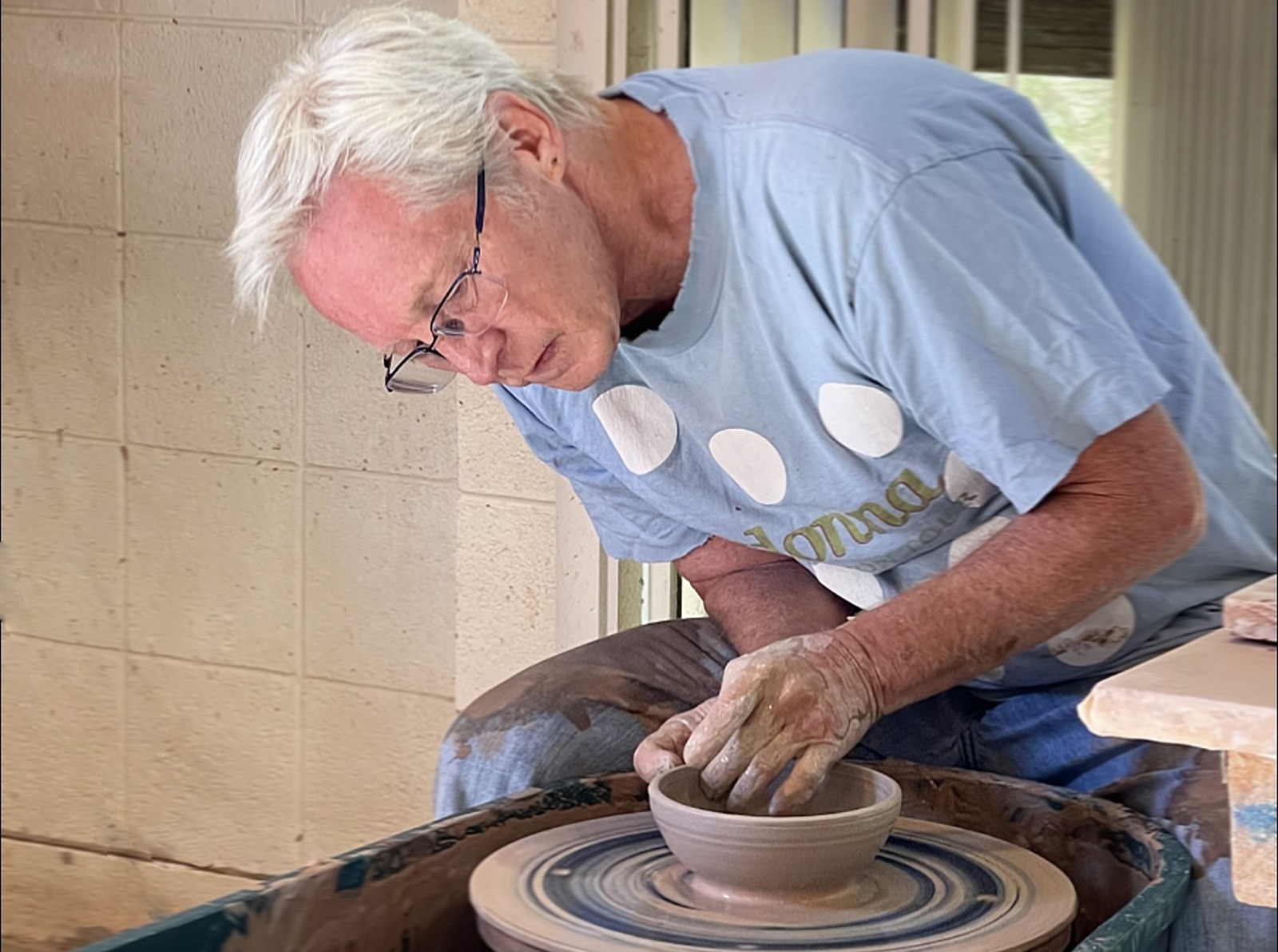Brian Snapp demos a wheelthrown bowl